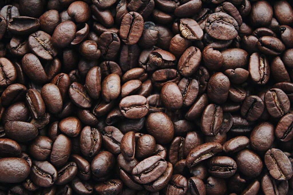 Rêver de café : la symbolique de la réveil et de la stimulation