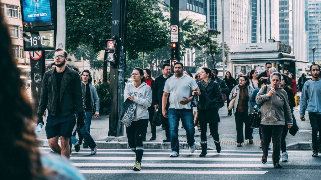 Rêver de Foule : La pression sociale et l'anxiété